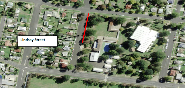 Arial shot of Blayney Public School and surrounding streets with a red line indicating the kiss and drop area.